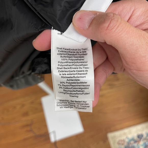 DKNY
Size S Vest New with tags - Picture 5 of 8